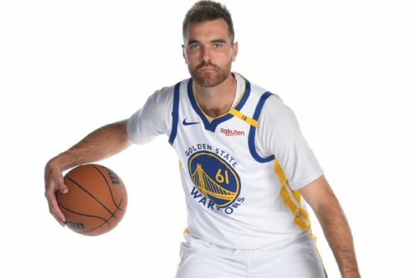 勇士官宣签回帕特-斯宾塞，29岁后卫以双向合同重返金州